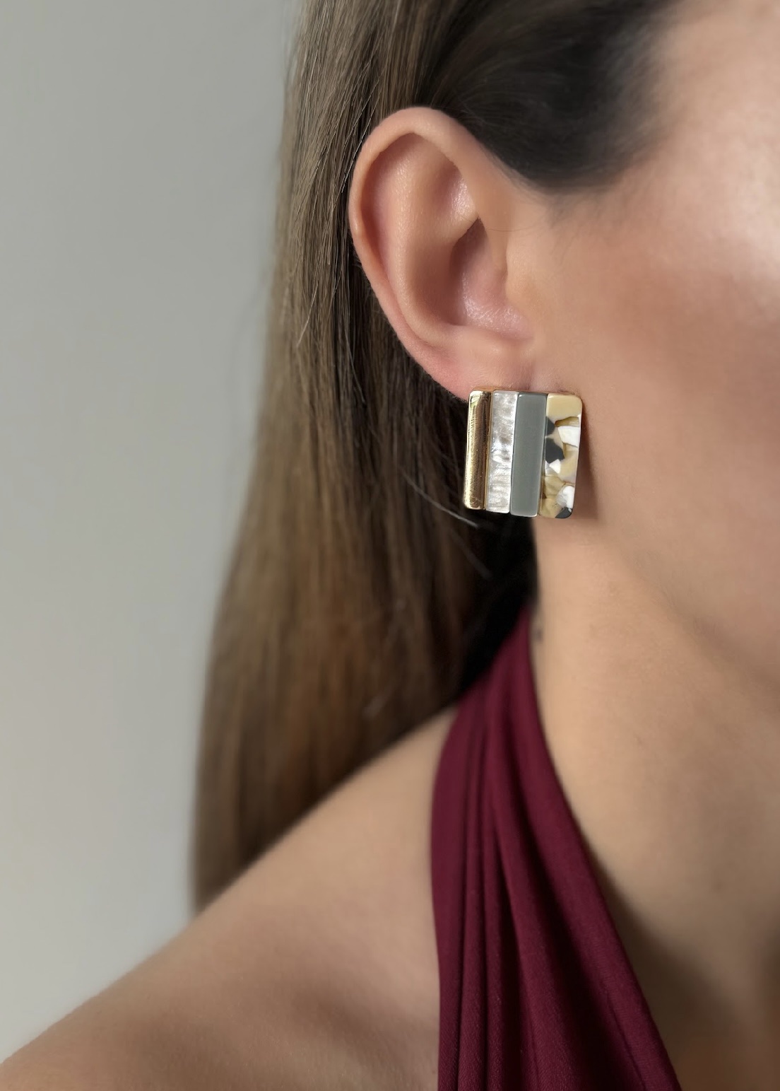 screenshot-27 Gold Renk Taşlı Kare Küpe Renk Geçişli Küpe - Görsel 1