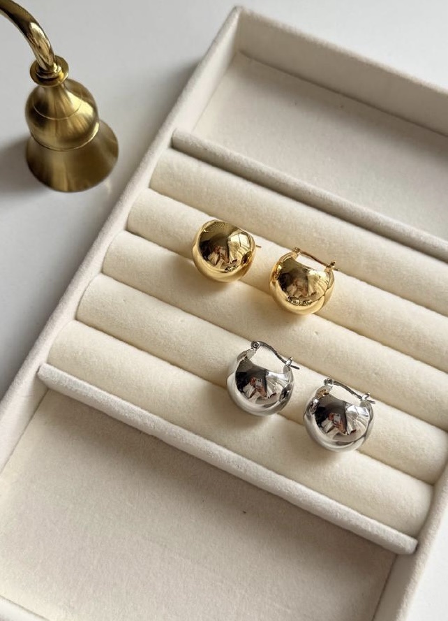 8c4ae686-09be-4fa3-b0c7-7f4eef86afd2-2 Gold Yuvarlak Detaylı Küpe - Görsel 1