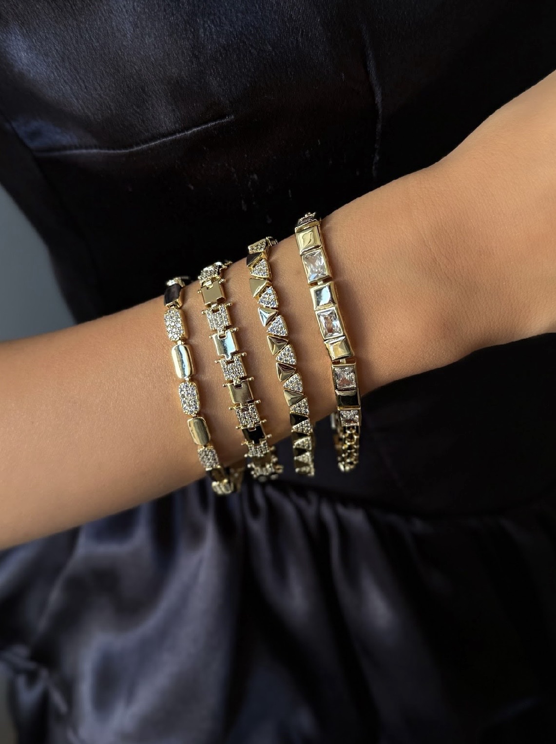 screenshot-211 Zirkon Taşlı Sıralı Bileklik - Görsel 1