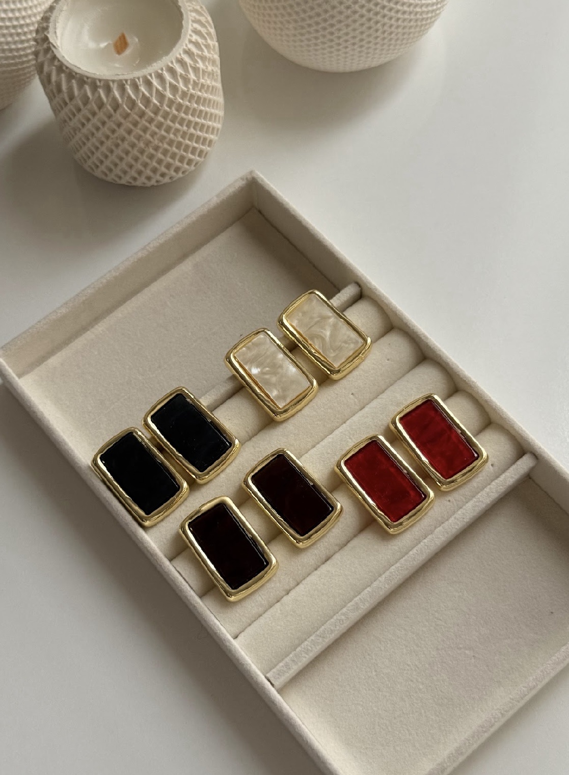 screenshot-112 Dikdörtgen Gold Kenar Siyah küpe - Görsel 1